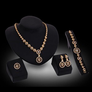 Luxusní dámský zlatý set - náhrdelník, náušnice, náramek, prsten s krystaly D