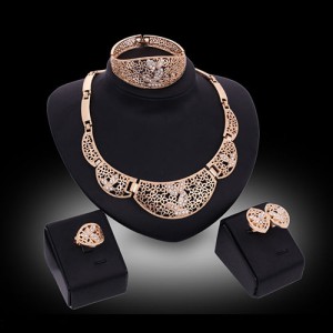 Luxusní dámský zlatý set - náhrdelník, náušnice, náramek, prsten s krystaly E
